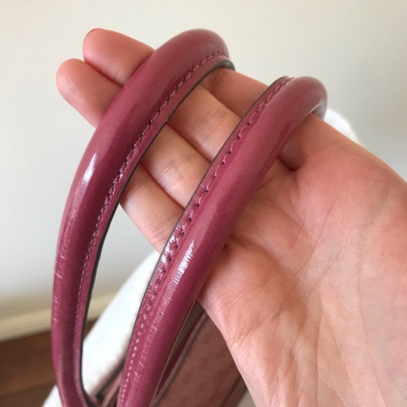 Guess Logo Carryall Tote - Picture 14 of 15